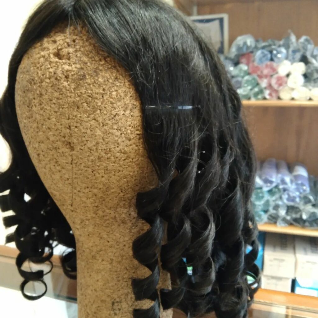 peluca rizada maniquí