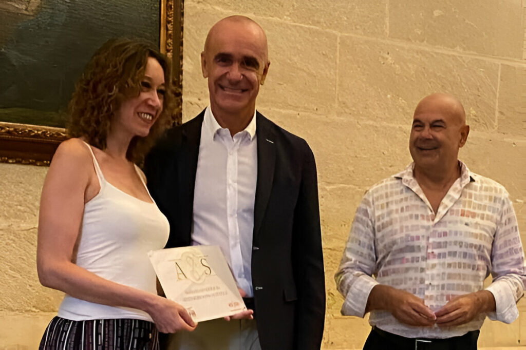 entrega premios de artesanía